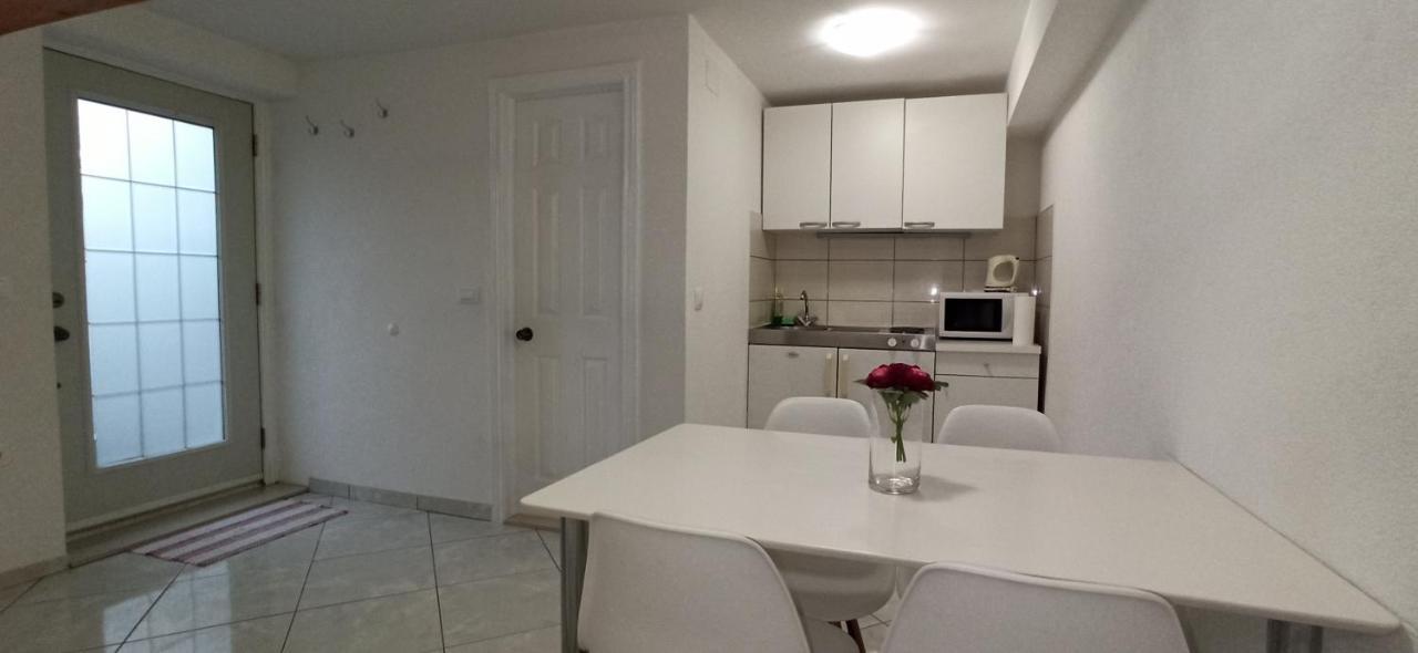 Apartments Marina Makarska Ngoại thất bức ảnh